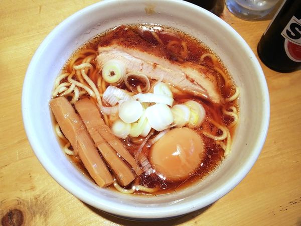 「らーめん原点＋煮玉子　909円（無料クーポン）＋50円」@人類みな麺類 東京本店の写真