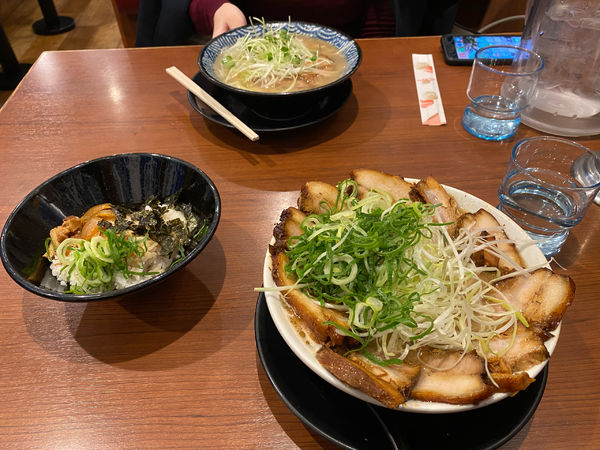 「暖流スペシャル（写真手前）」@隠岐の島ラーメンの写真