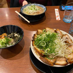 暖流スペシャル（写真手前）