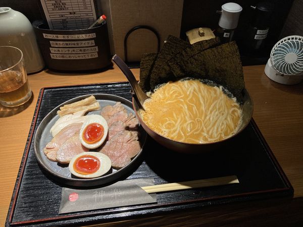 「煮卵海老白湯」@海老で鯛を釣る麺堂。 神楽の写真