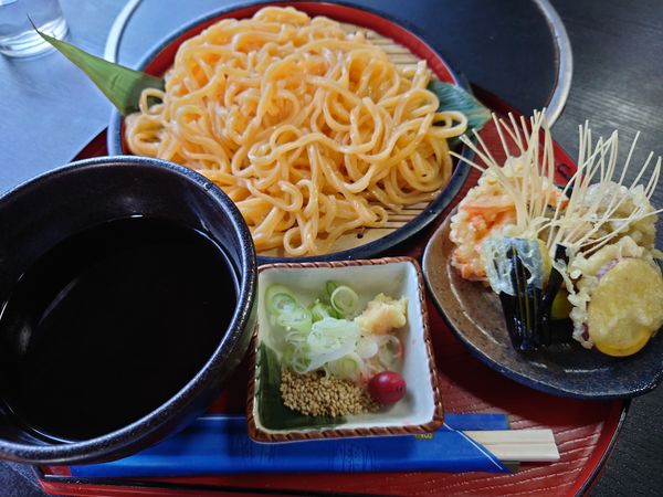 「にんじんうどん800円」@田舎風 手打うどん そば さか重の写真