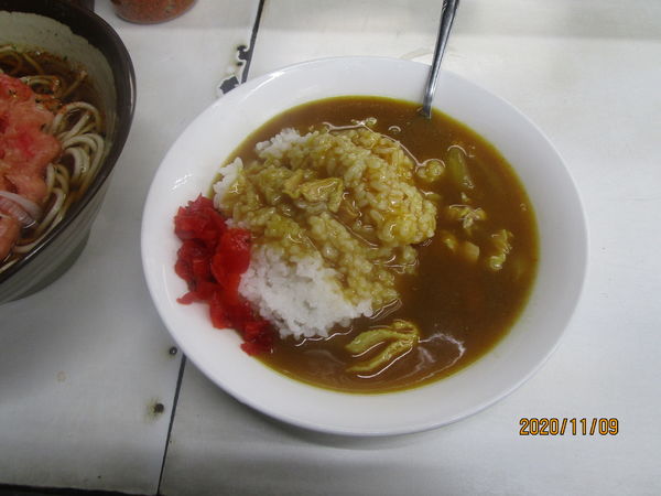 「カレーライスと蕎麦セット＋紅生姜天 620円」@立喰そば処 王子店の写真