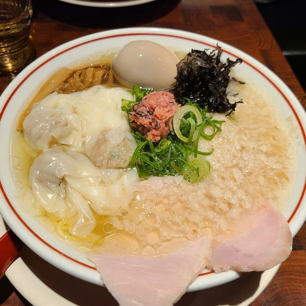 「背脂塩生姜ワンタン麺¥1000+味玉子¥150」@生姜醤油専門 我武者羅 代々木店の写真