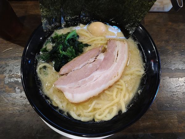 「豚骨醤油ラーメン(並、かため、薄め、多め)」@横濱家系ラーメン 暁家の写真