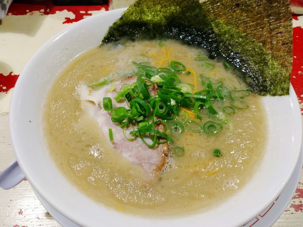 「博多ラーメン 赤（700円）＋替玉（150円）」@力丸の写真