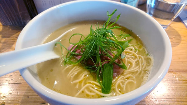 「【昼】限定：岩手がもと煮干の白湯そば」@麺処 図鑑の写真