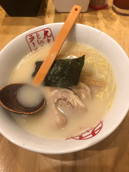 「九十九とんこつラーメン（細麺）」@九十九とんこつラーメン 恵比寿本店の写真
