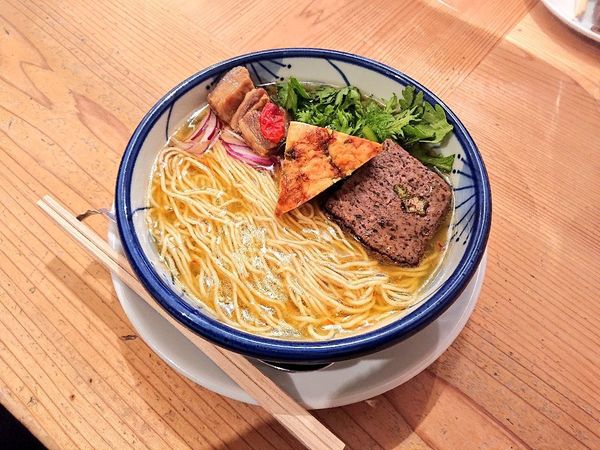 「番紅花(サフラン)そば、など」@ひつじそば 人と羊の写真