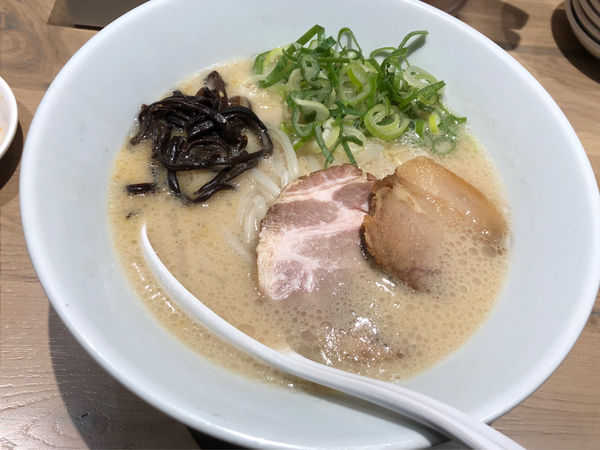 「白丸 + 半チャーハン」@博多一風堂 吉祥寺店の写真