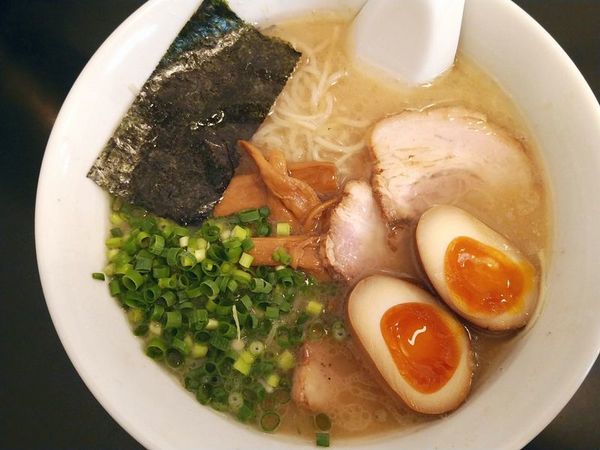 「特製らーめん＋醤蛋」@らーめん 茂木の写真