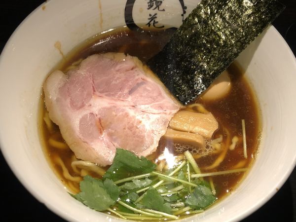 「醤油味玉ラーメン（1250円）」@らーめん愉悦処 鏡花の写真