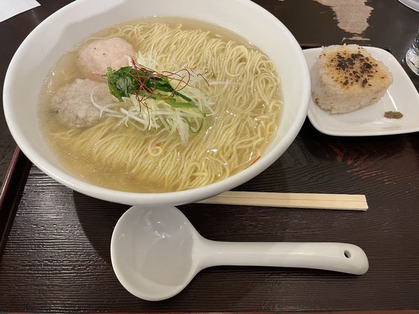 「あら炊き塩らあめん焼きおにぎり付」@麺屋 海神の写真