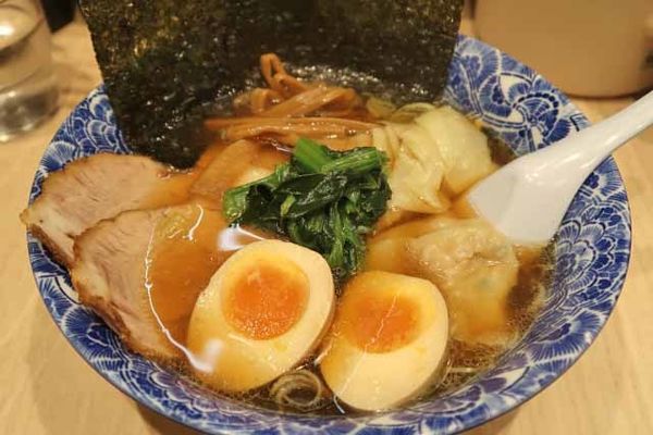 「特製らーめん　750円」@肉厚わんたん麺と手作り焼売 ら麺亭 浅草支店の写真