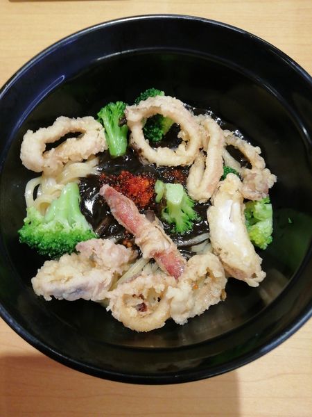 「すし屋のいかすみまぜそば」@スシロー 筑西玉戸店の写真