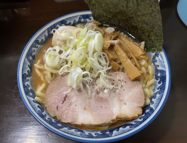 「ラーメン（小）＋燻製味玉子」@兎に角 松戸店の写真