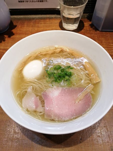 「しおらーめん　800円　塩味玉　100円」@町田汁場 しおらーめん 進化の写真