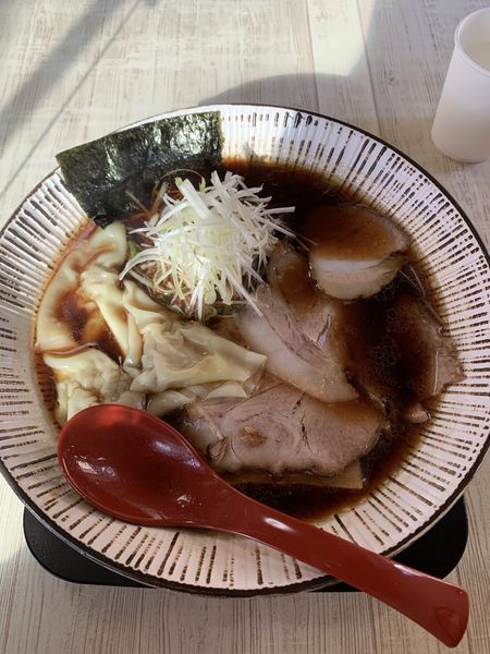 「黒醤油ワンタン麺」@麺や 壱虎の写真