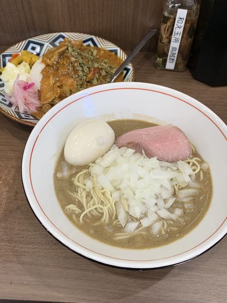 「濃厚煮干ソバ 朝カレー」@Noodle&Spice curry 今日の1番の写真