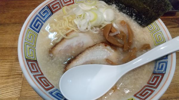 「とんこつ塩ラーメン800円」@麻布ラーメン 西麻布支店の写真