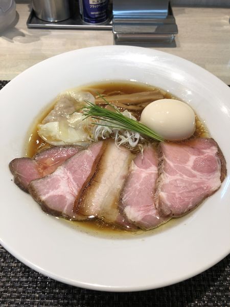 「特製中華蕎麦(醤油)細麺1150円」@宍道湖しじみ中華蕎麦 琥珀 東京本店の写真