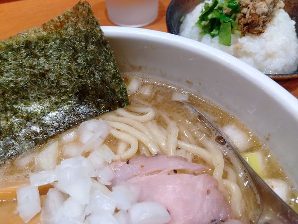 「#煮干中華そば #800円 #焼鯵茶漬け #200円 #税込」@煮干中華そば 鈴蘭 新宿店の写真