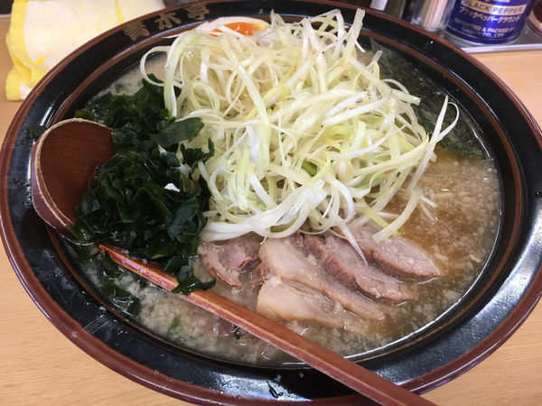 「定番　中盛　脂多め　ワカメ」@ラーメン青木亭 越谷店の写真
