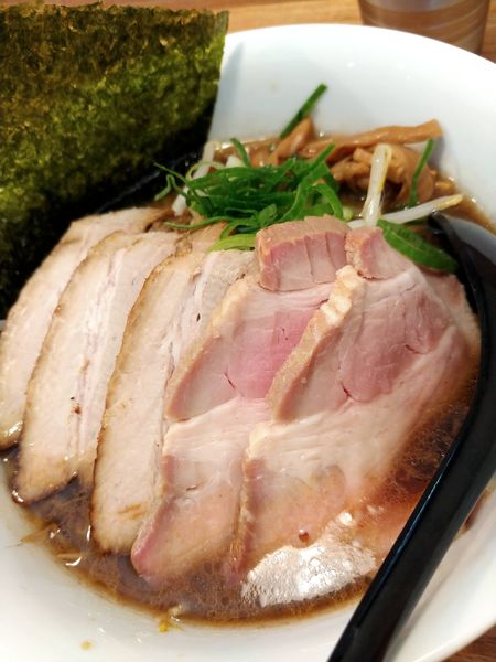 「3枚チャーシュー焦がし醤油」@拉麺大公 上大岡の写真