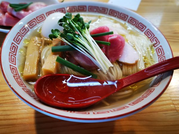 「白醤油」@自家製麺 くろ松の写真
