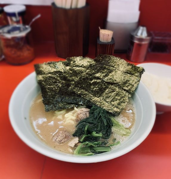 「朝ラー（固め•濃いめ￥500）＋無料ライス」@ラーメン堀田家の写真