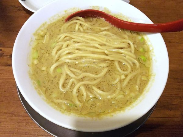 「牡蠣の濃厚味噌そば（＋ガーリック煮干油そば）」@立ち呑み居酒屋 金町製麺の写真