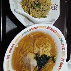 半分チャーハンとラーメン