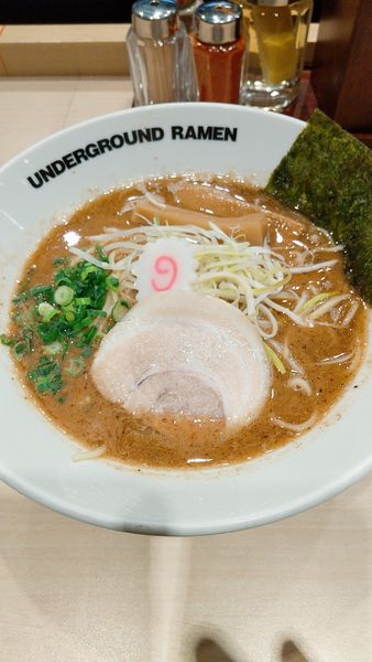 「ラーメン(濃厚)」@UNDERGROUND RAMEN 頑者 コクーンシティさいたま新都心店の写真