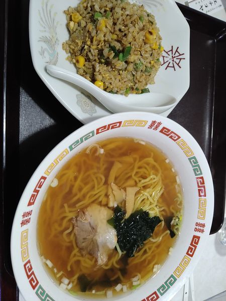 「半分チャーハンとラーメン」@洋食中華 エチゴヤの写真