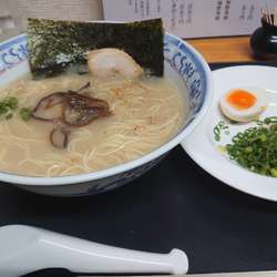 博多ラーメン(塩ダレ、玉子、ネギ、800円)