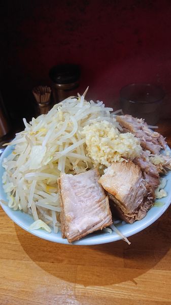 「チャーシュー麺  野菜多め  ニンニク」@ラーメン髭の写真