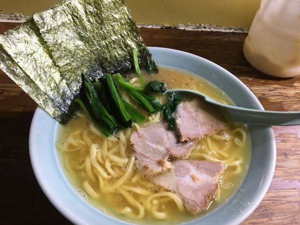 「ラーメン＋ほうれん草トッピング」@まこと家の写真