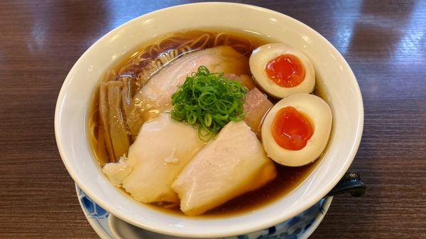 「特製醤油らぁ麺」@らぁ麺 紫陽花の写真