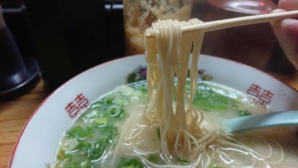 「ラーメン替え玉一回 1040円」@長浜やっさんの写真