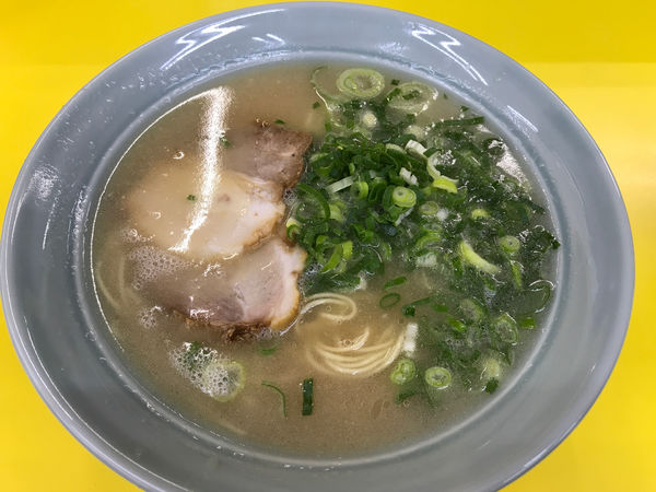 「塩とんこつラーメン　600円」@ラーメン味心の写真