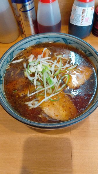 「醤油ラーメン」@焦がしネギらーめん 葱次郎 大宮東口店の写真