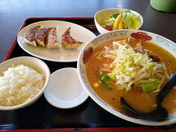 「ギョーザ×ラーメンセット(味噌) 930円」@まんぷく亭の写真