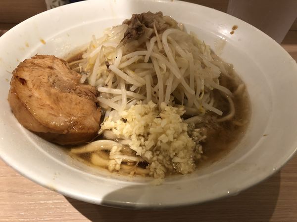 「ラーメン350gヤサイニンニクアブラ」@麺屋 味方の写真