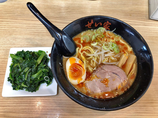 「味噌ラーメン 600円　ほうれん草トッピング120円→80円」@せい家 下北沢店の写真