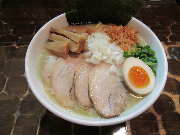 「濃厚鶏白湯そば（８１０円）＋トクのせ２９０円」@つけめん・らーめん活龍 本店の写真