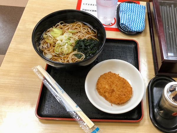 「コロッケそば」@名代 箱根そば 祖師ヶ谷大蔵店の写真