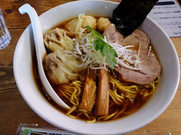 「ミックスワンタン中華そば（1,000円）＋大盛り（100円）」@麺や ほころびの写真