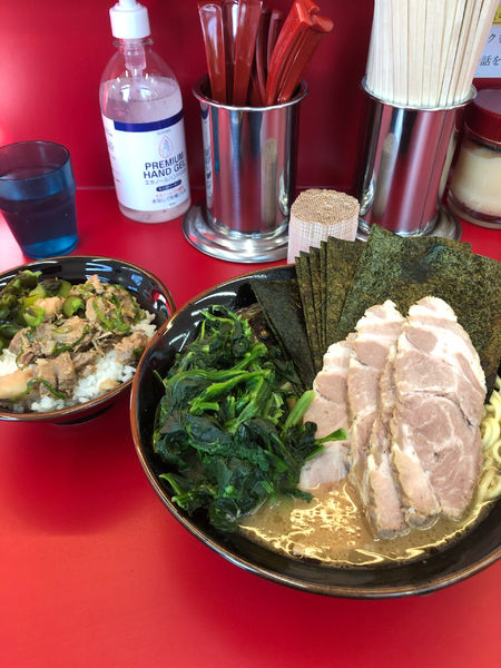「のりチャーシュー(中)1050円ほうれん草150円」@横浜ラーメン 相馬家の写真