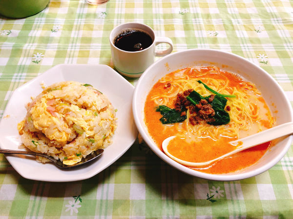 「担々麺､炒飯セット」@台湾料理 久香亭の写真