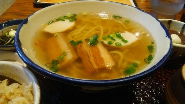 「沖縄そばセット 1023円」@泡盛と沖縄料理 龍泉 ラゾーナ川崎店の写真