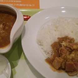 ベーコンエッグカレー 850円＋4ホット 30円